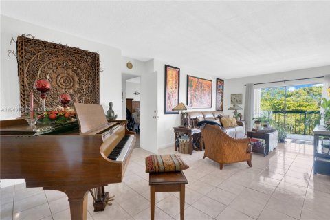 Condo in Miami, Florida, 3 bedrooms  № 2011022