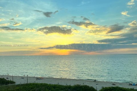 Купить кондоминиум в Майами-Бич, Флорида 2 спальни, 135.17м2, № 2020652 - фото 22