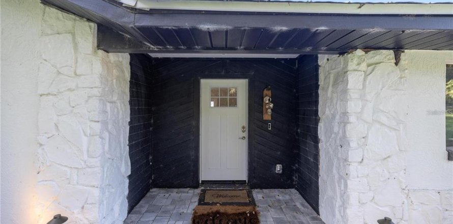 House in Ocala, Florida 4 bedrooms, 181.62 sq.m. № 2232909