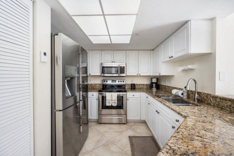Condo in Royal Palm Beach, Florida, 2 bedrooms № 2168321 - photo 5