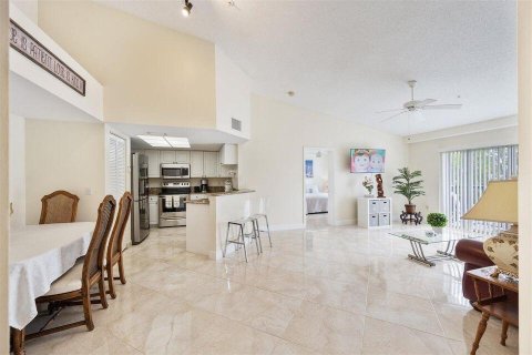 Condo in Royal Palm Beach, Florida, 2 bedrooms № 2168321 - photo 2