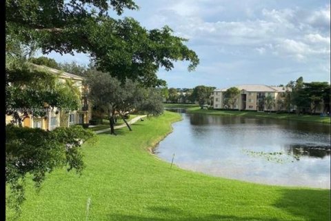 Condo in Royal Palm Beach, Florida, 2 bedrooms № 2168321 - photo 20