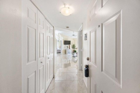 Condo in Royal Palm Beach, Florida, 2 bedrooms № 2168321 - photo 7
