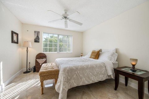 Condo in Royal Palm Beach, Florida, 2 bedrooms № 2168321 - photo 10
