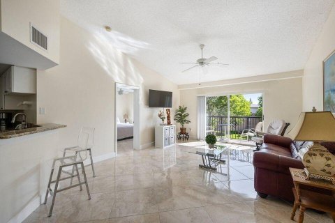 Condo in Royal Palm Beach, Florida, 2 bedrooms № 2168321 - photo 4