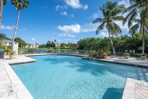 Condo in Royal Palm Beach, Florida, 2 bedrooms № 2168321 - photo 18