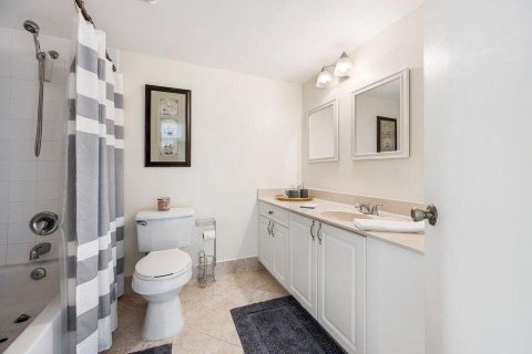 Condo in Royal Palm Beach, Florida, 2 bedrooms № 2168321 - photo 9