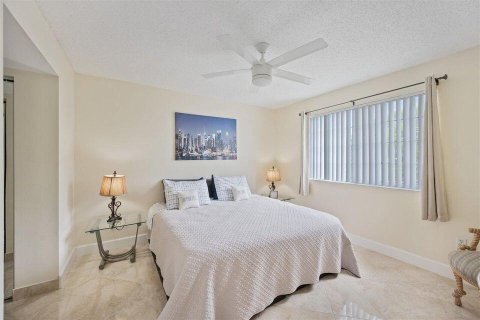 Condo in Royal Palm Beach, Florida, 2 bedrooms № 2168321 - photo 17