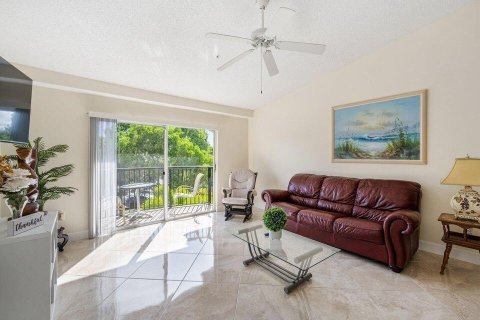 Condo in Royal Palm Beach, Florida, 2 bedrooms № 2168321 - photo 3