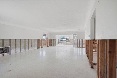 Villa ou maison à vendre à Treasure Island, Floride: 2 chambres, 201.88 m2 № 2411686 - photo 3