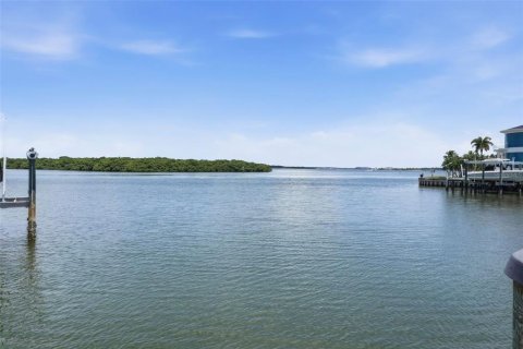 Villa ou maison à Treasure Island, Floride 2 chambres, 201.88 m2 № 2411686