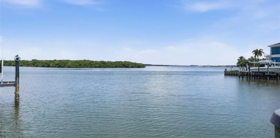 Villa ou maison à Treasure Island, Floride 2 chambres, 201.88 m2 № 2411686