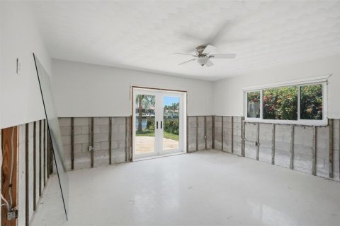 Villa ou maison à vendre à Treasure Island, Floride: 2 chambres, 201.88 m2 № 2411686 - photo 10