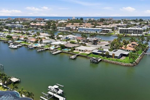 Villa ou maison à vendre à Treasure Island, Floride: 2 chambres, 201.88 m2 № 2411686 - photo 23