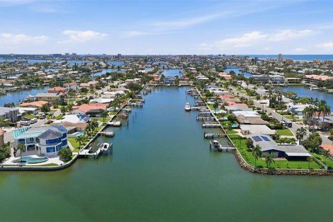 Villa ou maison à vendre à Treasure Island, Floride: 2 chambres, 201.88 m2 № 2411686 - photo 24
