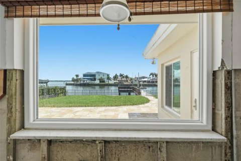 Villa ou maison à vendre à Treasure Island, Floride: 2 chambres, 201.88 m2 № 2411686 - photo 5