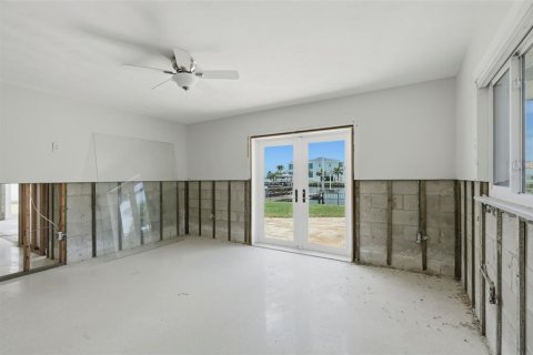 Villa ou maison à vendre à Treasure Island, Floride: 2 chambres, 201.88 m2 № 2411686 - photo 11