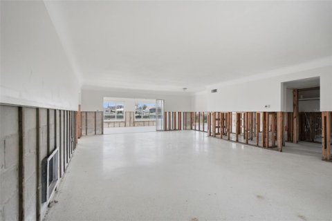 Villa ou maison à vendre à Treasure Island, Floride: 2 chambres, 201.88 m2 № 2411686 - photo 8