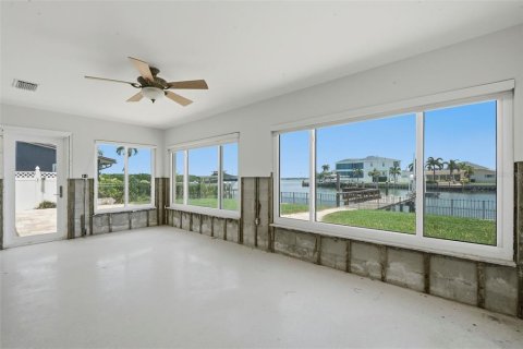 Villa ou maison à vendre à Treasure Island, Floride: 2 chambres, 201.88 m2 № 2411686 - photo 13