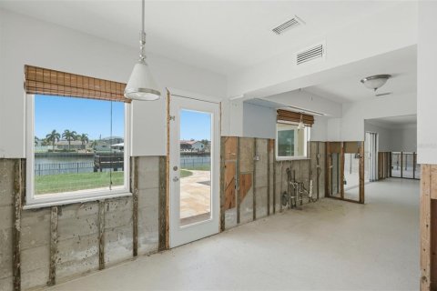 Villa ou maison à vendre à Treasure Island, Floride: 2 chambres, 201.88 m2 № 2411686 - photo 4
