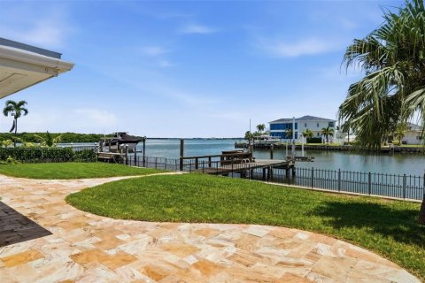 Villa ou maison à vendre à Treasure Island, Floride: 2 chambres, 201.88 m2 № 2411686 - photo 17