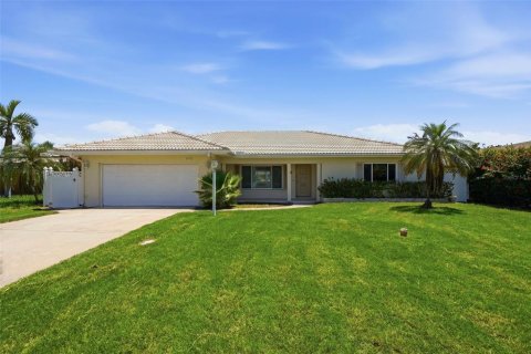 Villa ou maison à vendre à Treasure Island, Floride: 2 chambres, 201.88 m2 № 2411686 - photo 2