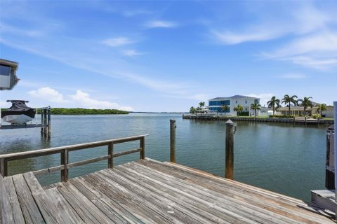 Villa ou maison à vendre à Treasure Island, Floride: 2 chambres, 201.88 m2 № 2411686 - photo 18
