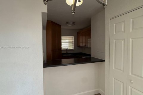Copropriété à louer à Miami, Floride: 2 chambres, 89.93 m2 № 1947892 - photo 16