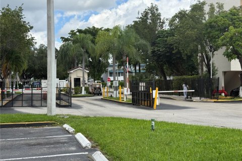 Copropriété à louer à Miami, Floride: 2 chambres, 89.93 m2 № 1947892 - photo 8