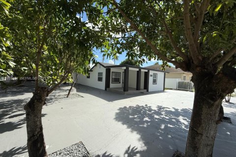 Villa ou maison à vendre à Miami, Floride: 3 chambres, 118.17 m2 № 1991098 - photo 6