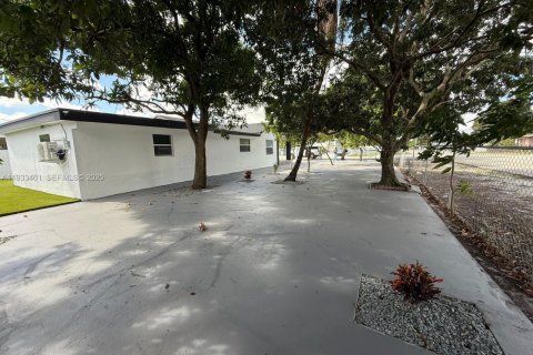 Villa ou maison à vendre à Miami, Floride: 3 chambres, 118.17 m2 № 1991098 - photo 12