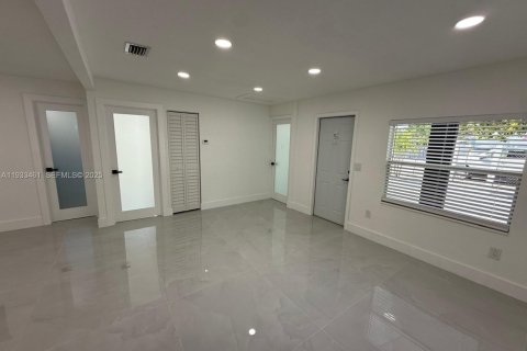 Villa ou maison à vendre à Miami, Floride: 3 chambres, 118.17 m2 № 1991098 - photo 17