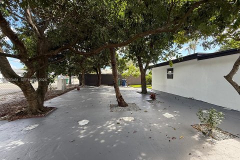 Villa ou maison à vendre à Miami, Floride: 3 chambres, 118.17 m2 № 1991098 - photo 4