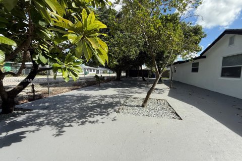 Villa ou maison à vendre à Miami, Floride: 3 chambres, 118.17 m2 № 1991098 - photo 11