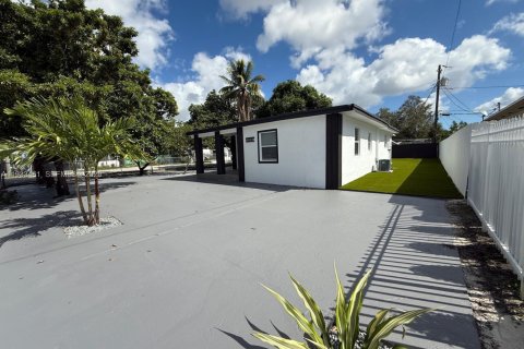 Villa ou maison à vendre à Miami, Floride: 3 chambres, 118.17 m2 № 1991098 - photo 2