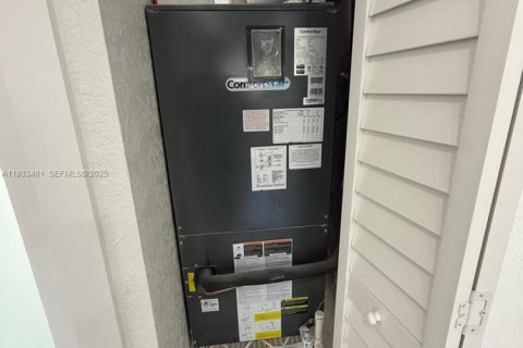 Villa ou maison à vendre à Miami, Floride: 3 chambres, 118.17 m2 № 1991098 - photo 25