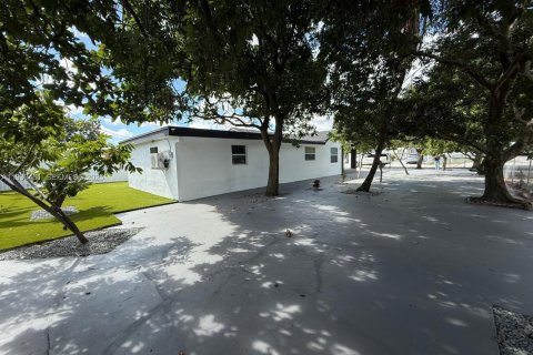 Villa ou maison à vendre à Miami, Floride: 3 chambres, 118.17 m2 № 1991098 - photo 10