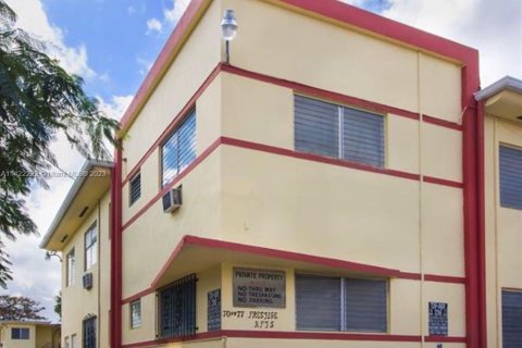 Condo in Miami, Florida, 1 bedroom  № 2021465