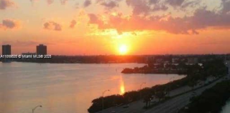 Condo in North Bay Village, Florida, 1 bedroom  № 1779872