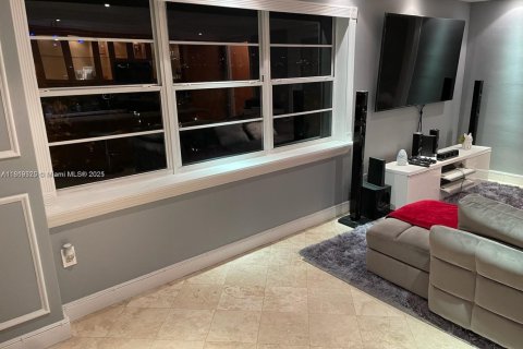 Condo in North Bay Village, Florida, 1 bedroom  № 1779872 - photo 4