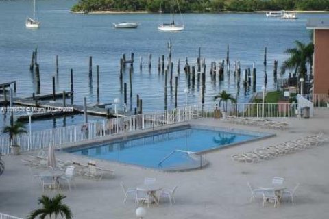 Condo in North Bay Village, Florida, 1 bedroom  № 1779872 - photo 9