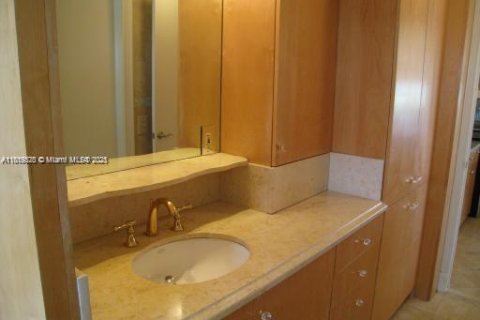 Condo in North Bay Village, Florida, 1 bedroom  № 1779872 - photo 7