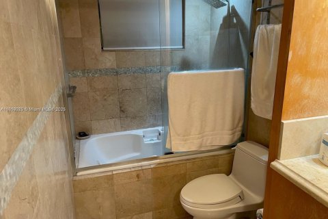 Condo in North Bay Village, Florida, 1 bedroom  № 1779872 - photo 2