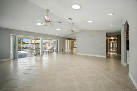 House in Palm Coast, Florida 4 bedrooms, 251.3 sq.m. № 1801571 - photo 17