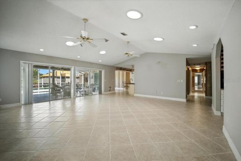 House in Palm Coast, Florida 4 bedrooms, 251.3 sq.m. № 1801571 - photo 16