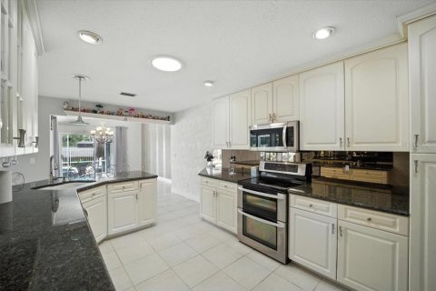 House in Palm Coast, Florida 4 bedrooms, 251.3 sq.m. № 1801571 - photo 6