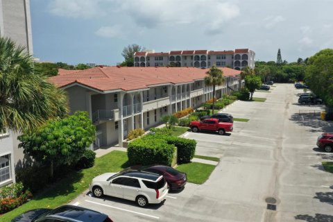 Condo in Boca Raton, Florida, 2 bedrooms  № 2189896 - photo 21
