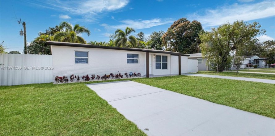 Дом в Холливуд, Флорида 4 спальни, 102.19м2 № 2036605