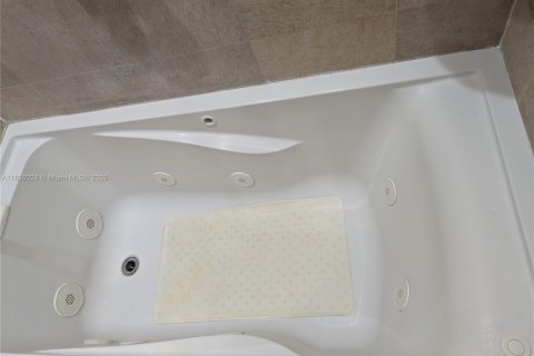 Villa ou maison à vendre à Miami, Floride: 3 chambres, 149.67 m2 № 1804383 - photo 28