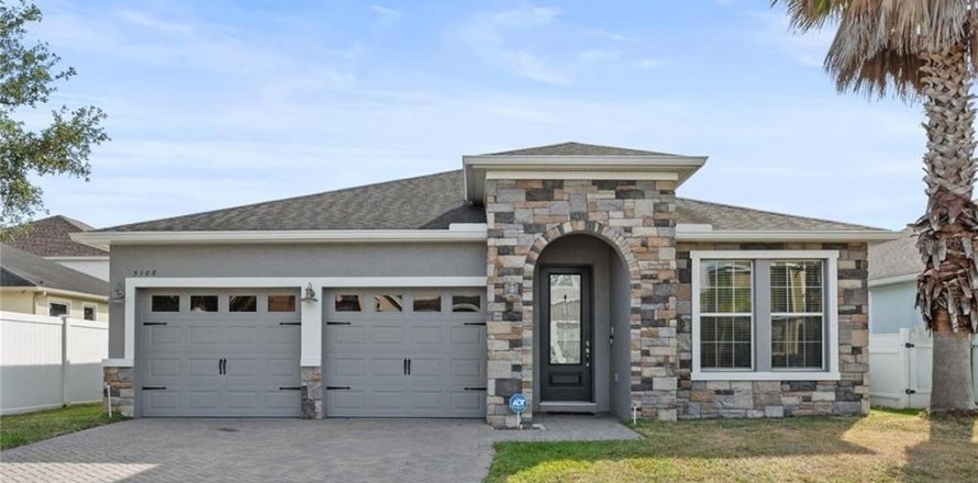 House in Orlando, Florida 3 bedrooms, 166.85 sq.m. № 1648860